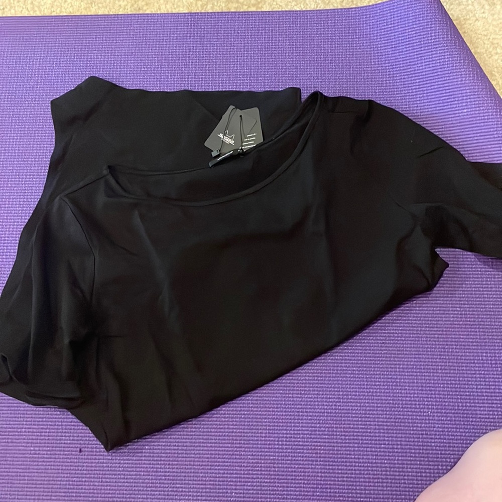 Short sleeve black body suit